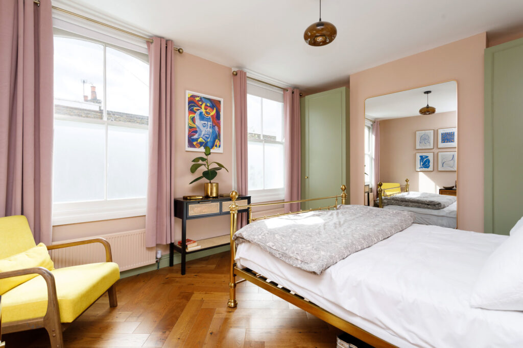 Modern bedroom in Central London Airbnb Holiday let